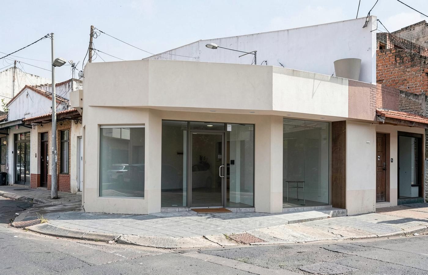 Fachada comercial de referencia