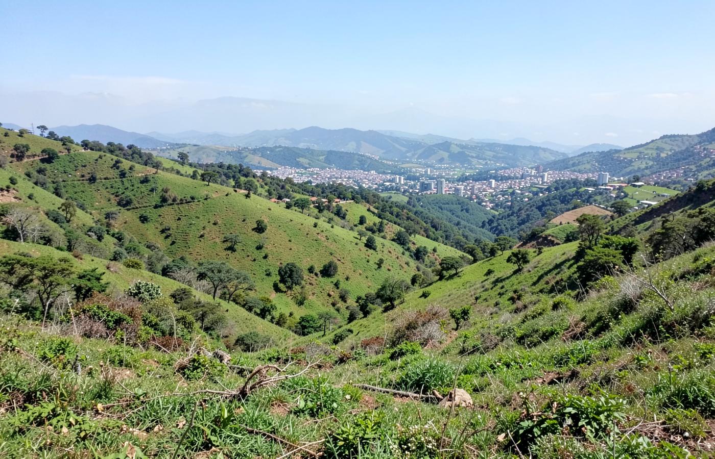 Terreno de referencia en entorno montañoso